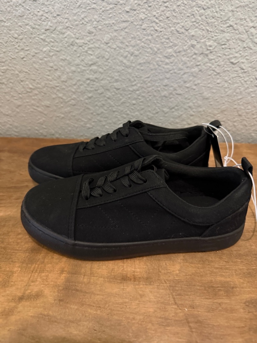 Art Class Boys Casual Black Low-Top Sneakers size 2 NEW
